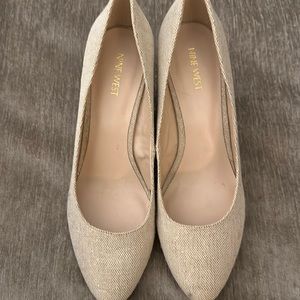 New Nine West Oatmeal/Gold Flecks Linen Wedge with Cork Heel